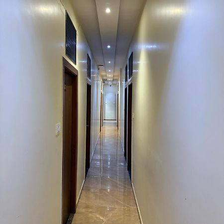Palm Breeze Hotel - Colaba Mumbai Exterior photo