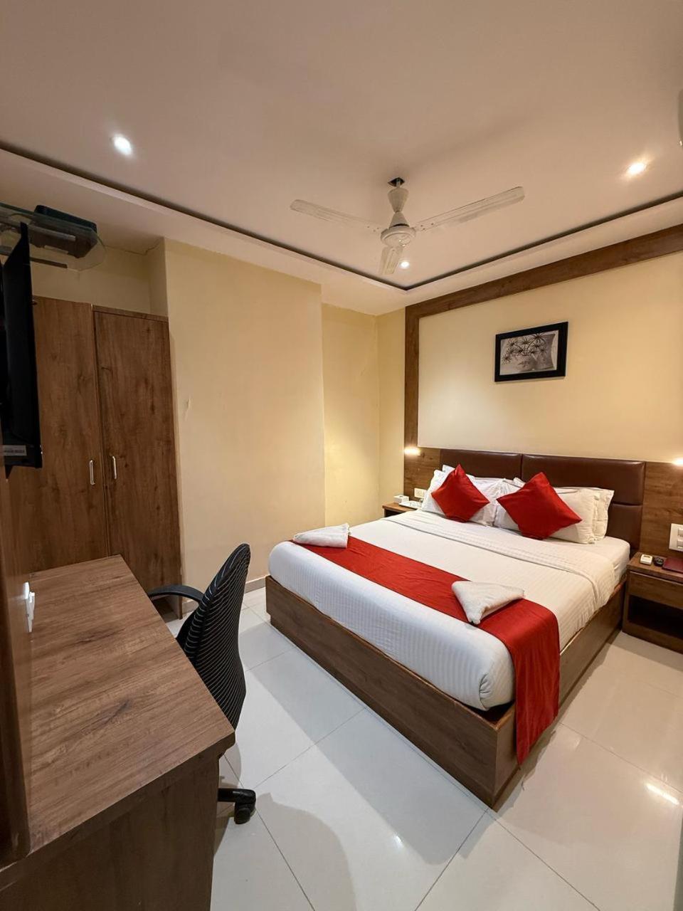 Palm Breeze Hotel - Colaba Mumbai Exterior photo