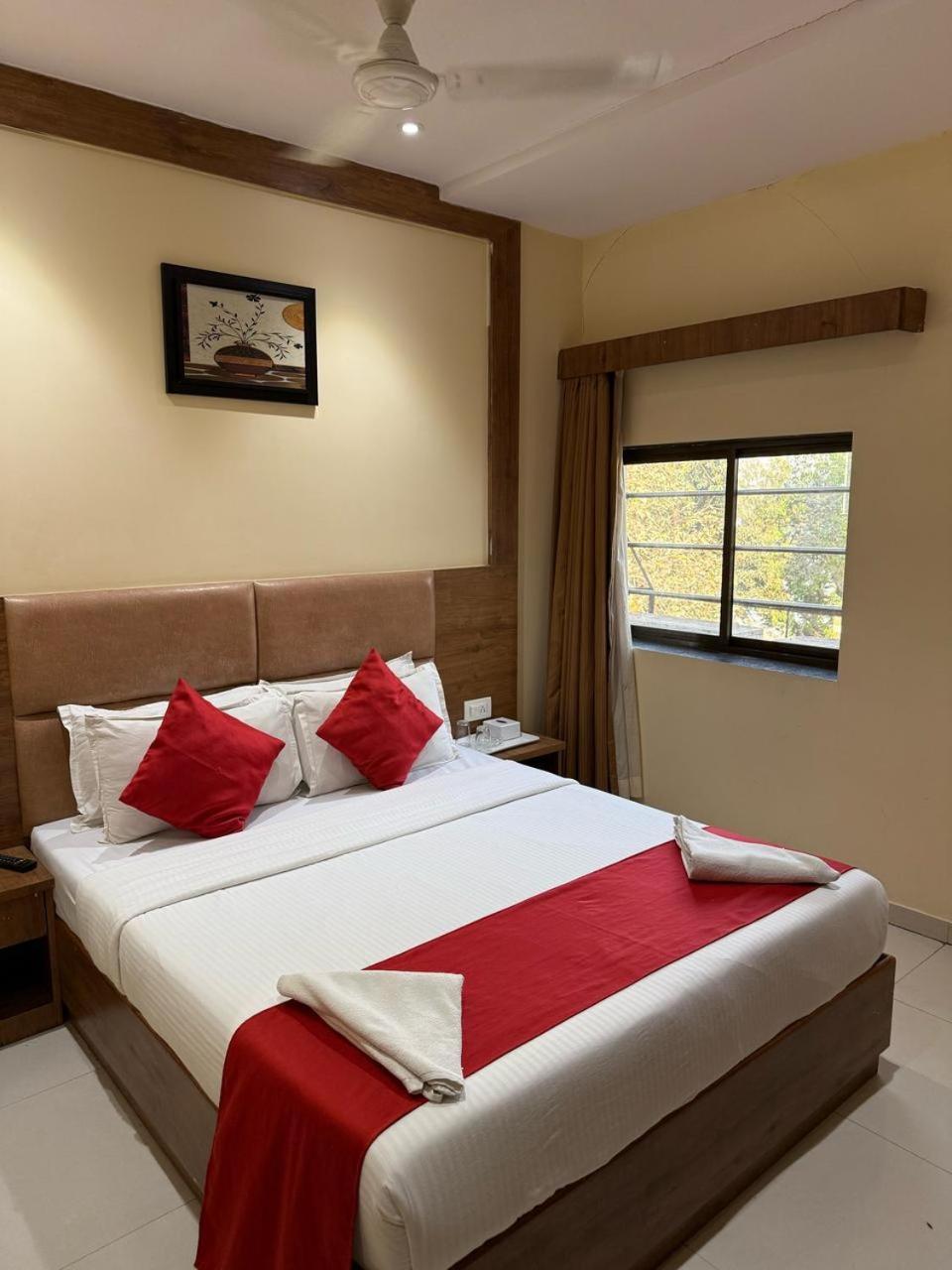 Palm Breeze Hotel - Colaba Mumbai Exterior photo